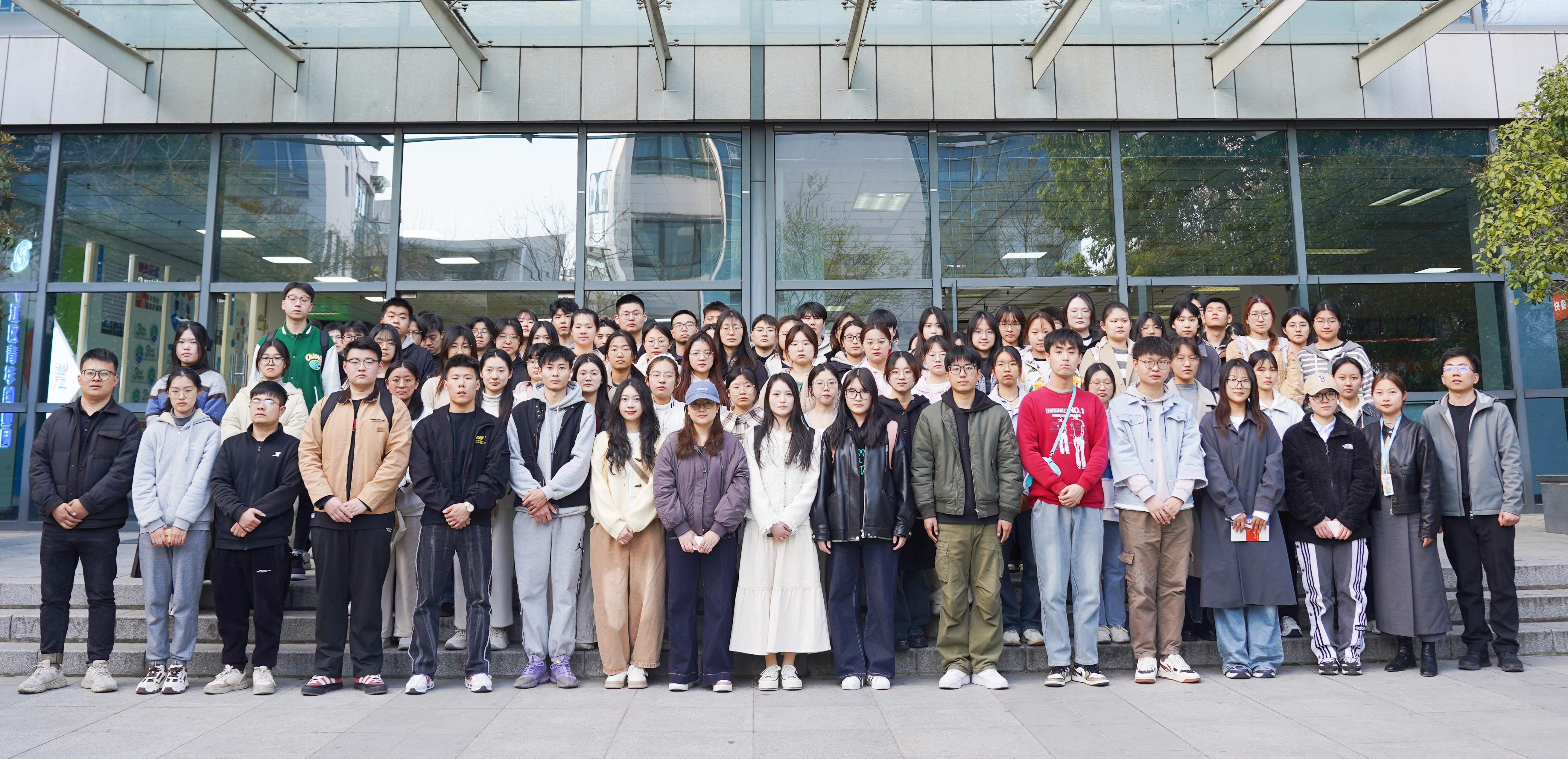 安师大入党积极分子示范培训班学员来易恒云创参观学习
