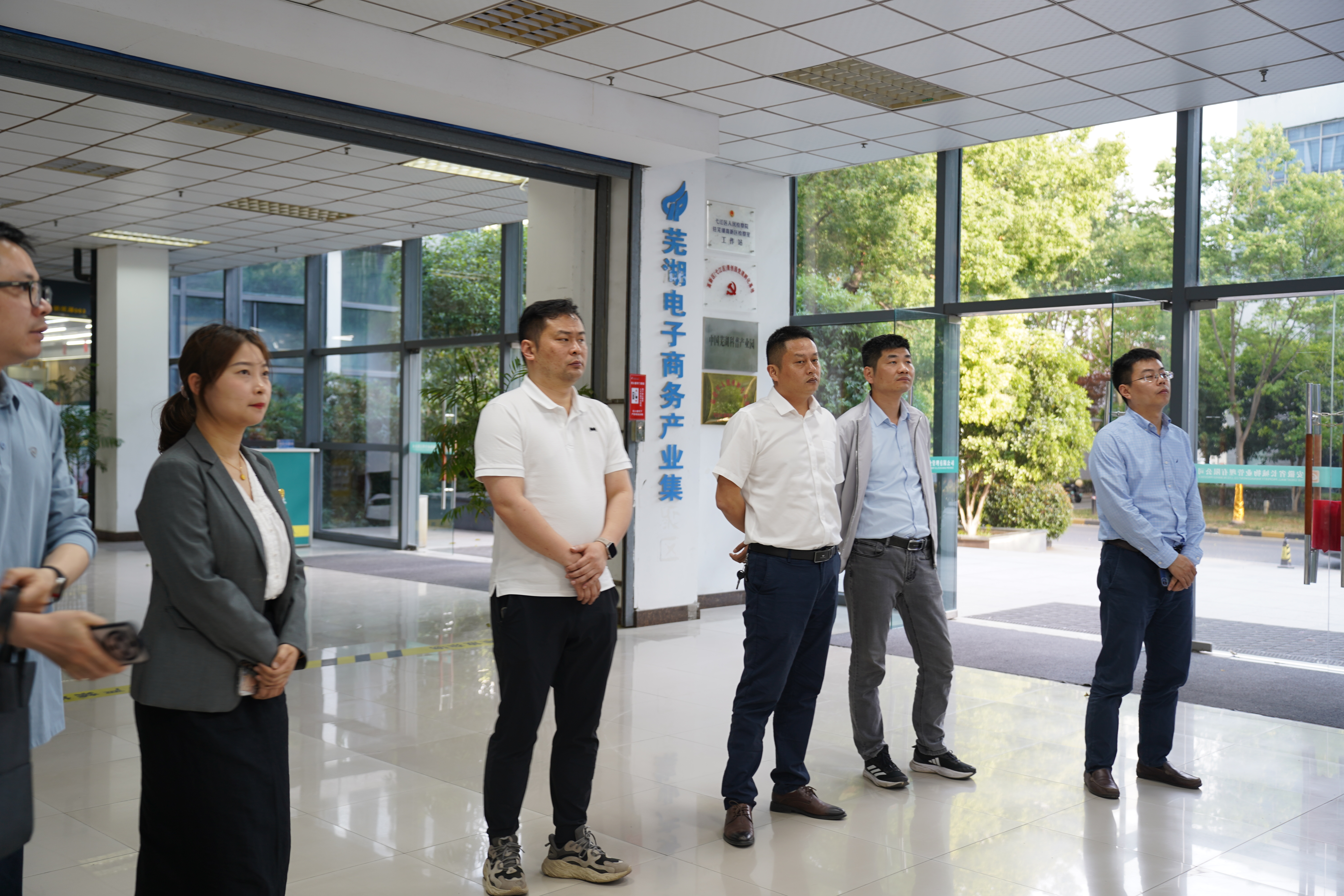 宣城市高新区管委会科技人才局一行莅临易恒云创参观调研