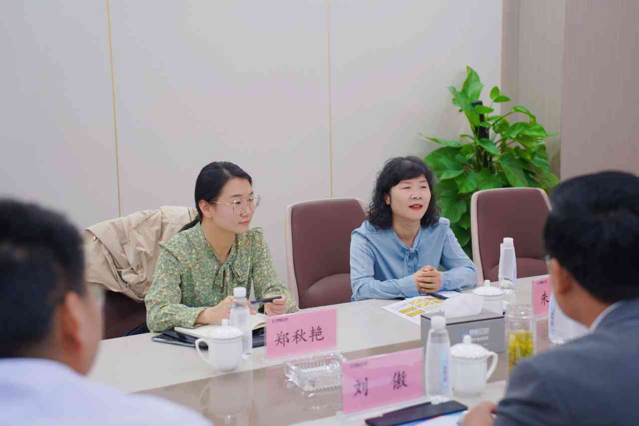 铜陵市五松镇党委副书记、镇长郑秋艳一行莅临易恒云创参观调研(图5)