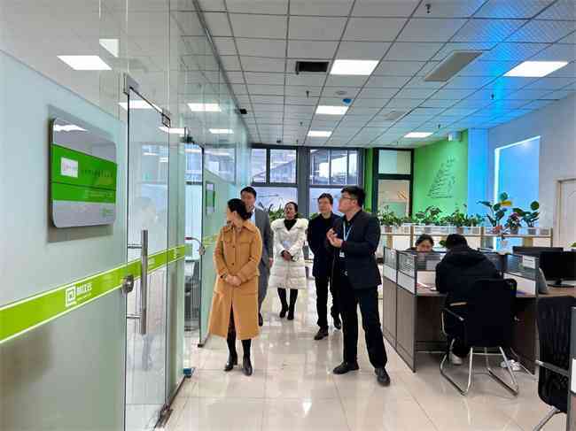 繁昌区市场监督管理局局长张莹一行莅临易恒云创调研指导(图2)