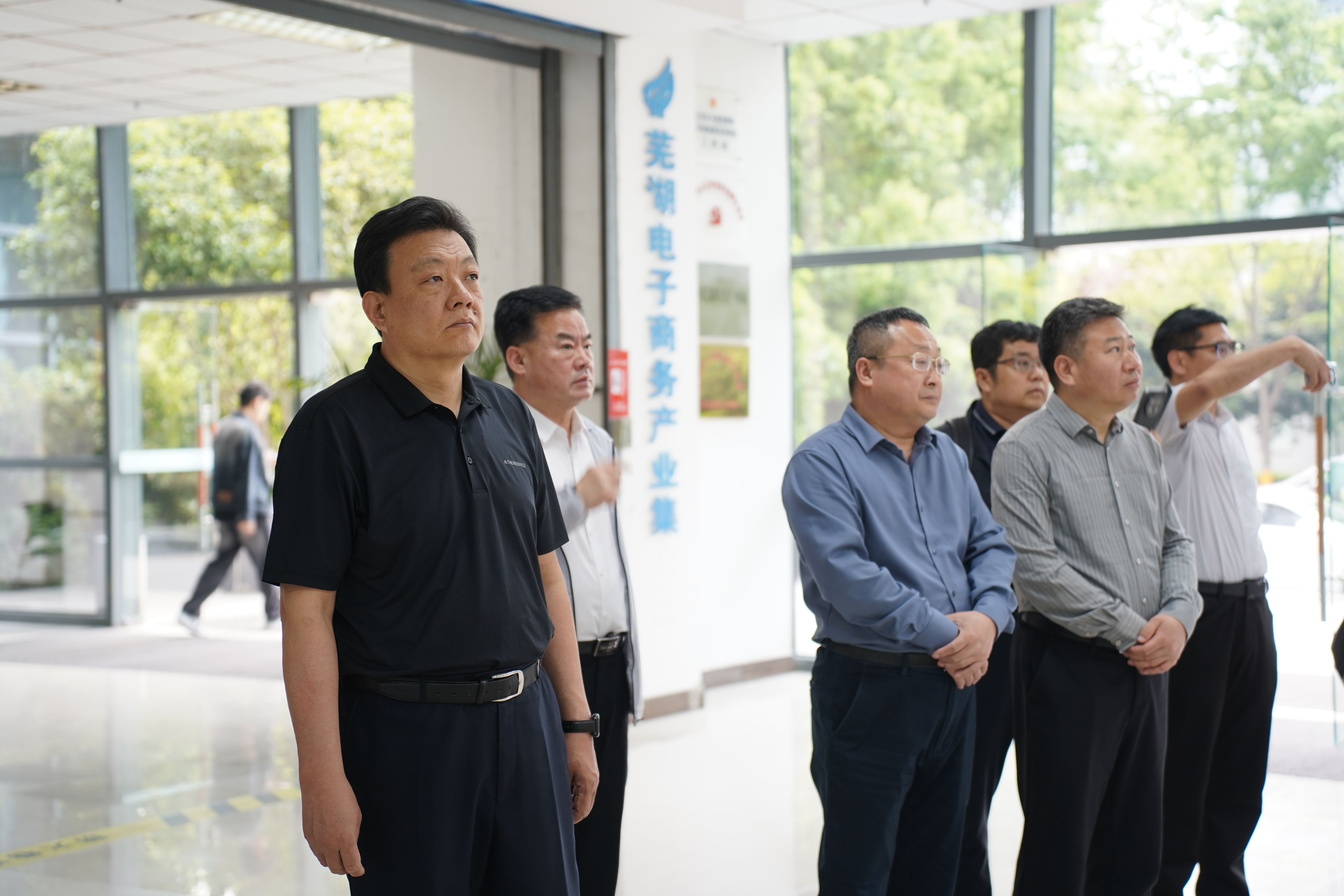 山东省烟台市政协一行莅临易恒云创旗下园区参观调研(图1)