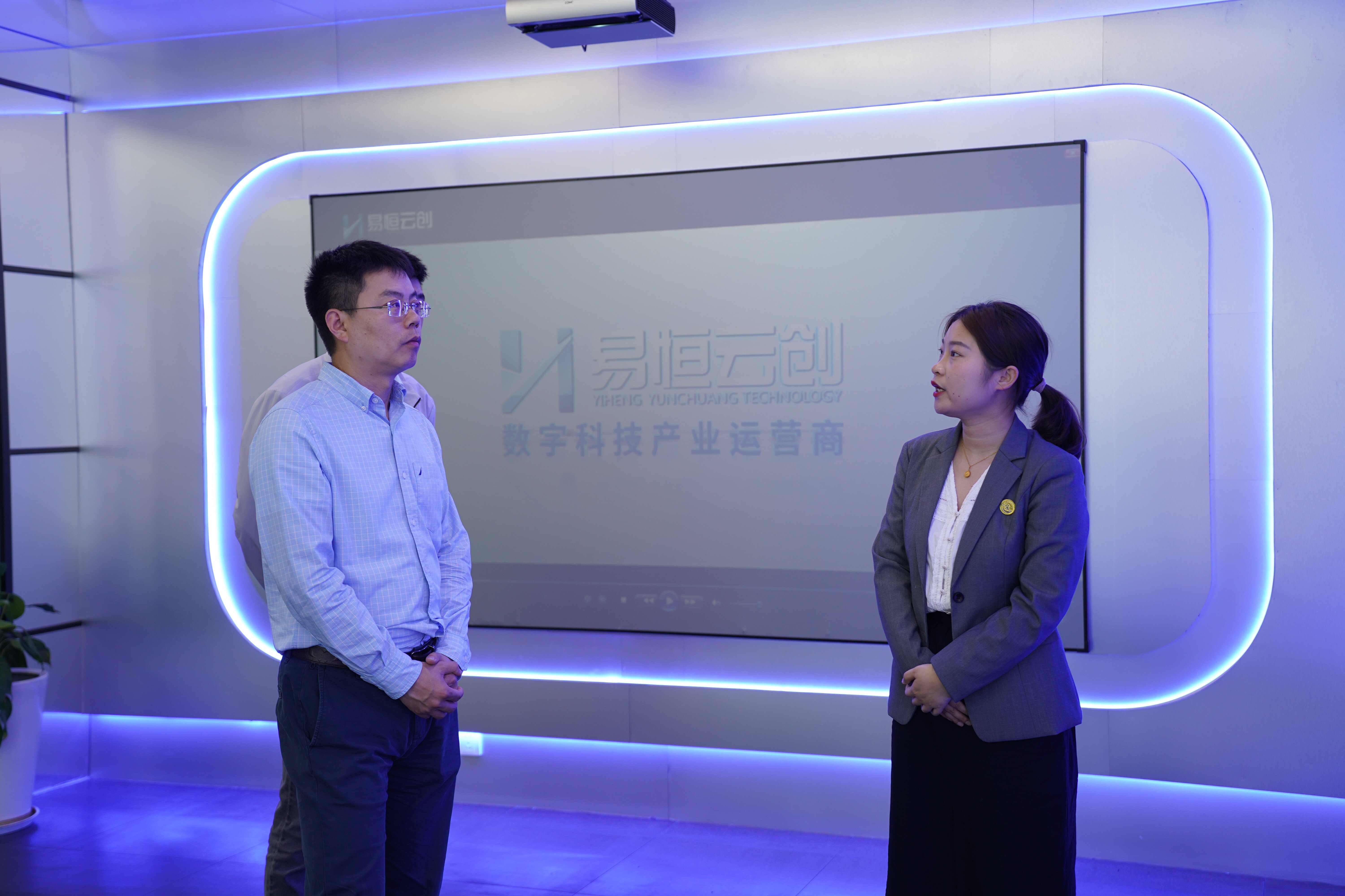 宣城市高新区管委会科技人才局一行莅临易恒云创参观调研(图3)